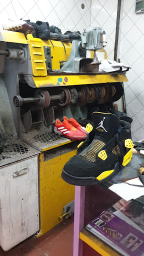JAVI ZAPATERO - (Reparación de calzado)
